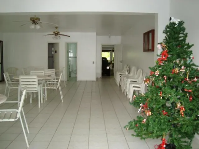 Condomínio a 1 metro da Praia Toninhas Pé na Areia Apartamento